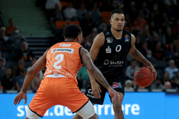 间他一直保 间他一直保